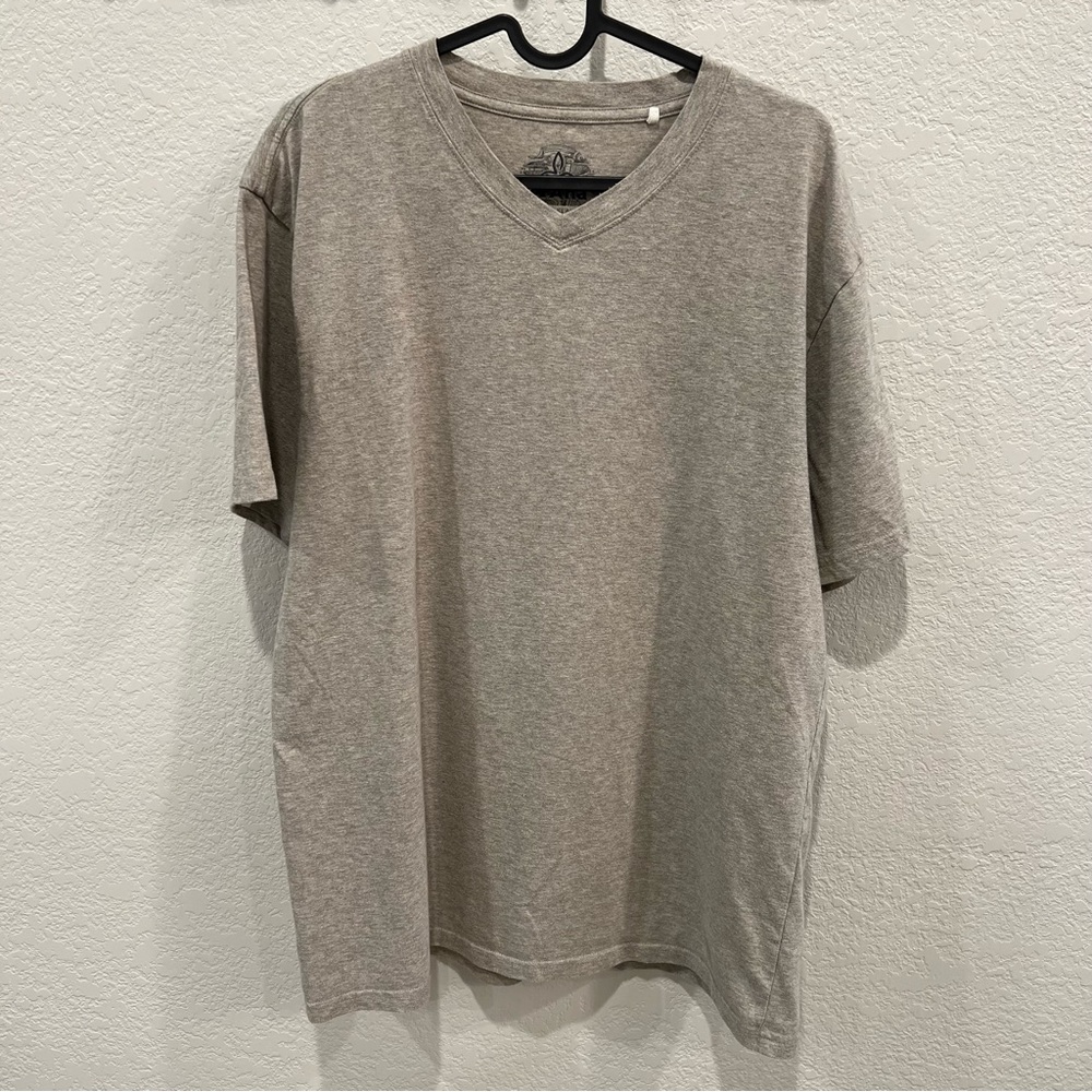 Prana Oatmeal/Tan V-neck T-shirt size Large